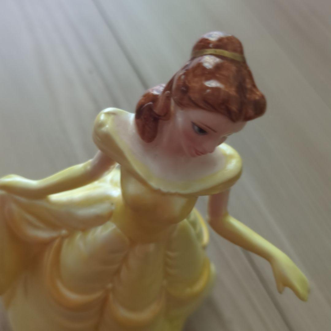 Walt Disney ベル 陶器フィギュア Walt Disney ベル 陶器フィギュア