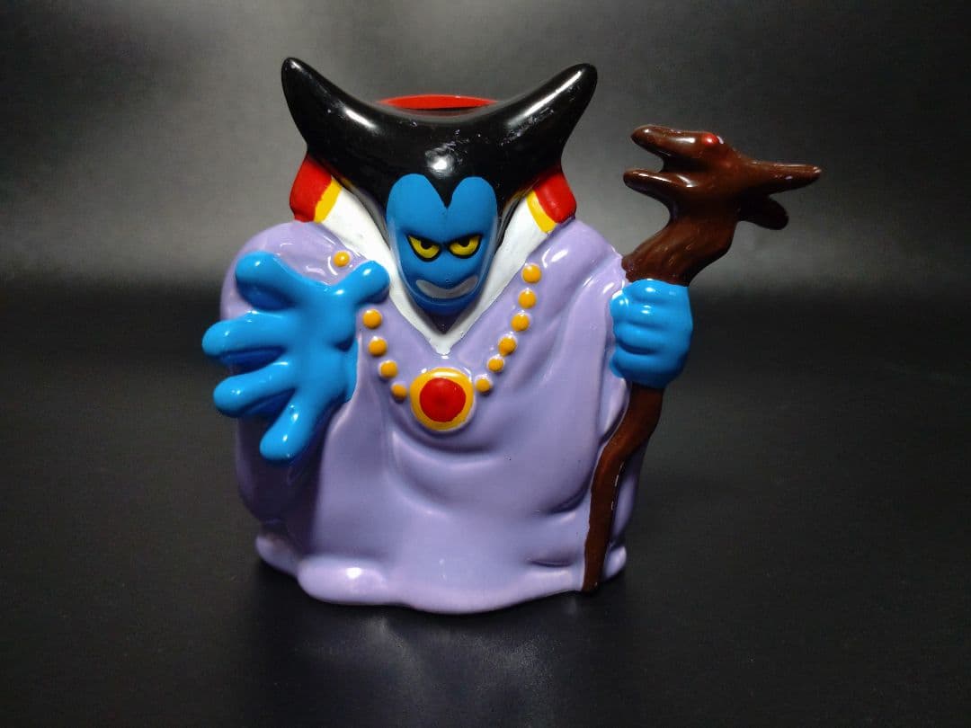 希少 超美品】 ドラゴンクエスト 陶器人形 りゅうおう 竜王 変身前