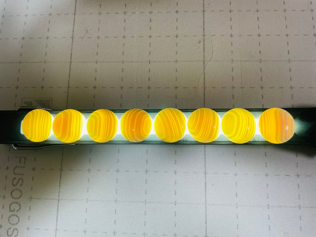 【良品】囲碁盤　本榧　天地柾　5寸7分　脚付きヘソ有り　蛤碁石 那智黒碁石　碁笥