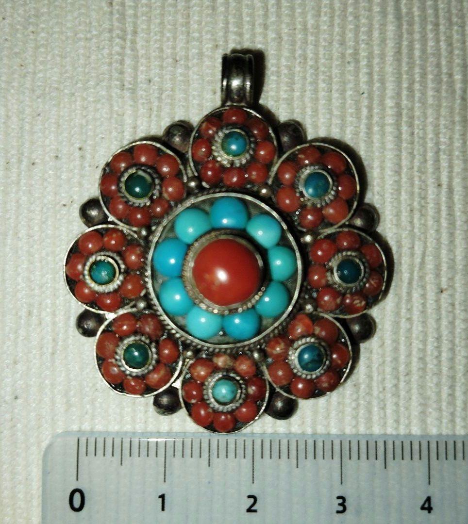 アンティーク ターコイズと山サンゴのお守りペンダントトップ ブローチにも