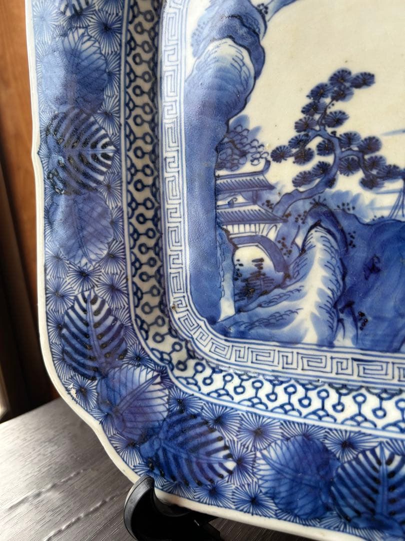 古伊万里 染付 ベロ藍 銘有 八角皿 唐草模様 山水楼閣 松絵