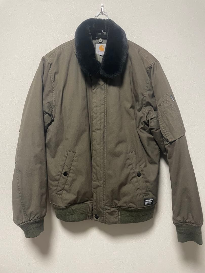 セール中Carhartt ボンバージャケット