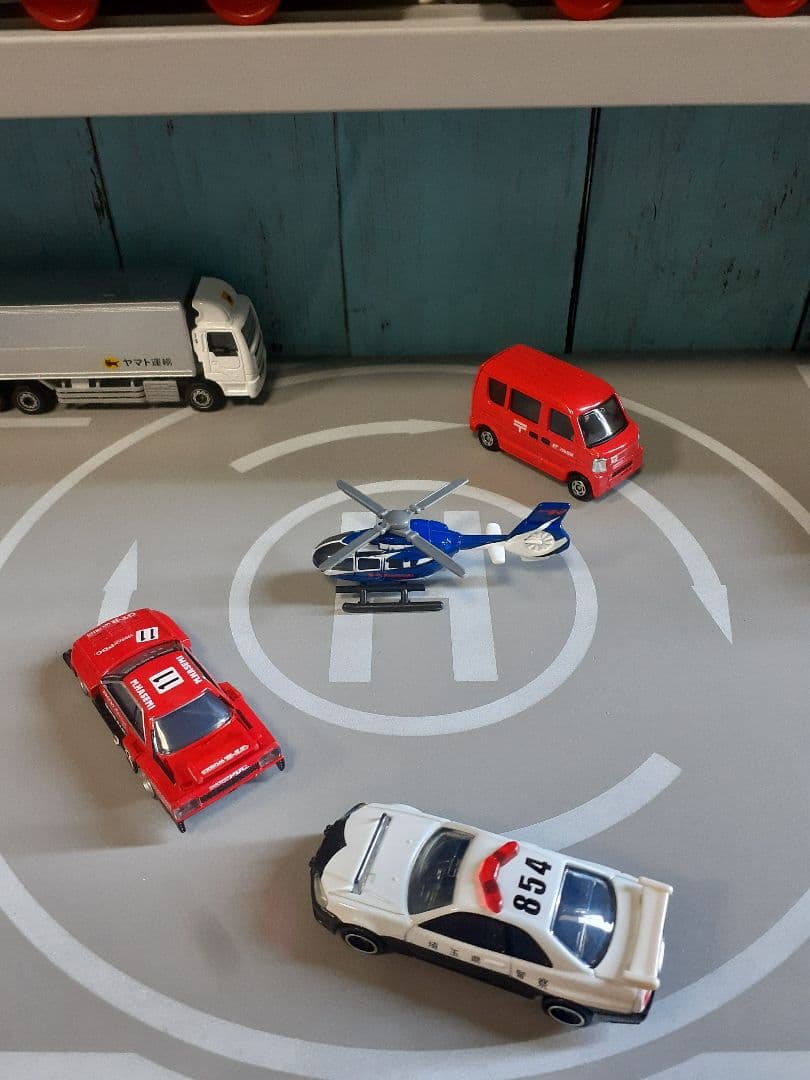 pinkfreak　8段130台最新版自作トミカプラレール収納棚ロータリー