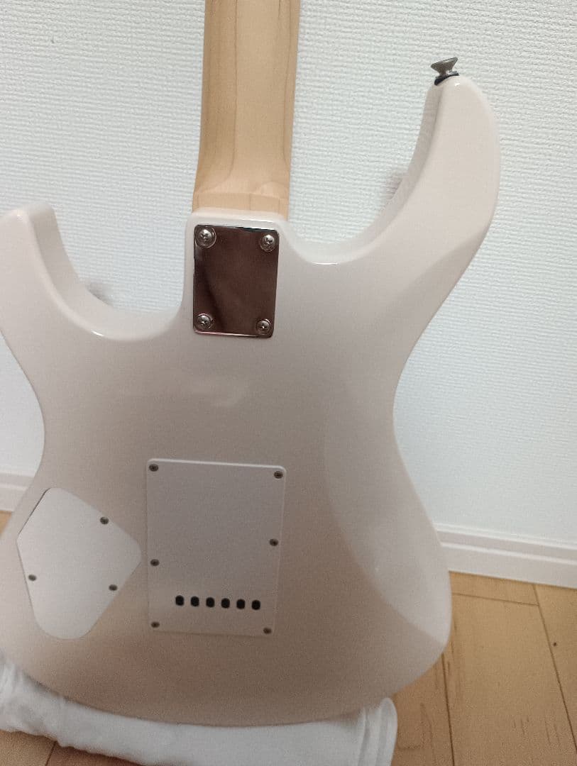 美品　Yamaha PACIFICA エレキギター ホワイト　薄いピンク色