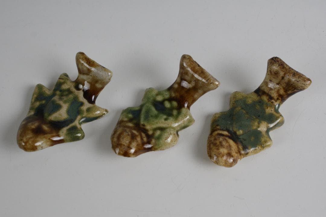 壺屋焼 人間国宝 金城次郎 作　魚形箸置き（５客）