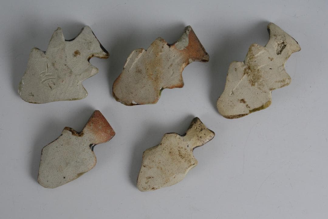 壺屋焼 人間国宝 金城次郎 作　魚形箸置き（５客）