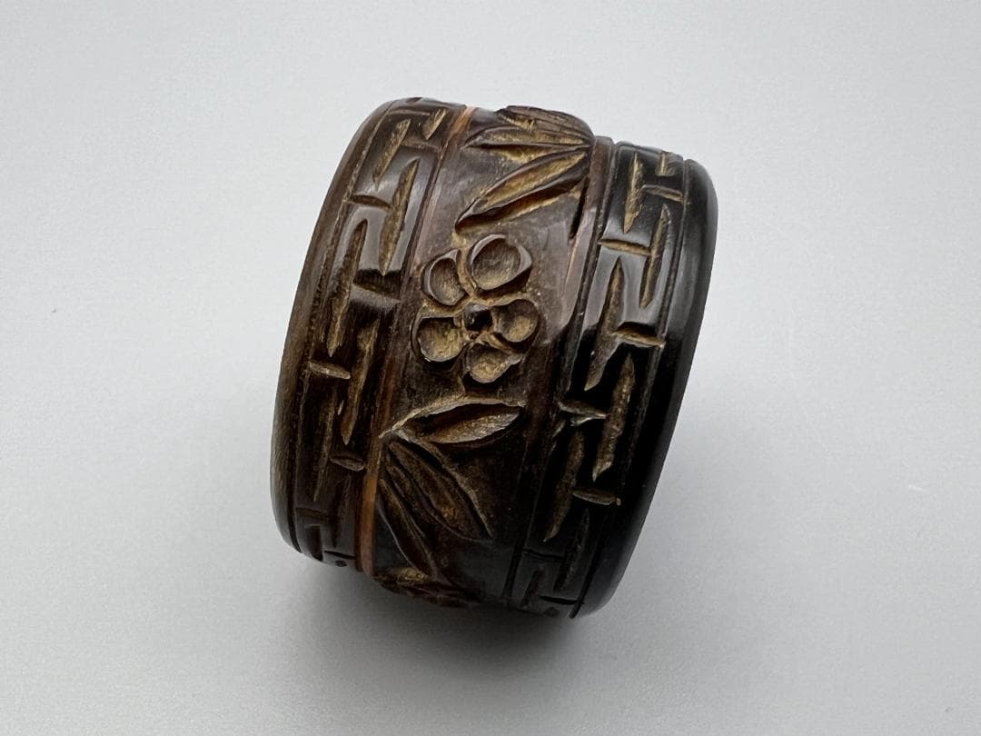 東泰堂専用 角彫 親指リング 斑指 泰昌在銘 竹梅 回