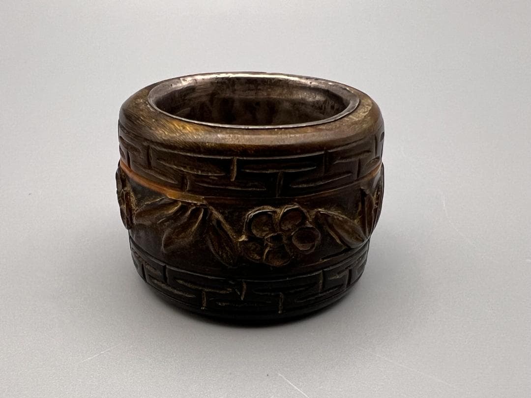 東泰堂専用 角彫 親指リング 斑指 泰昌在銘 竹梅 回