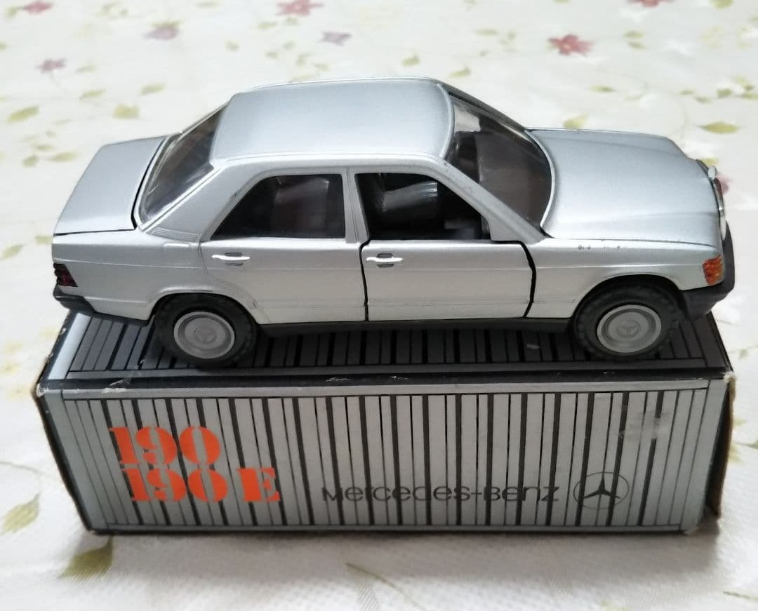 ○3418#1226 ドイツ製メルセデスベンツ190-190Eミニカー 1010