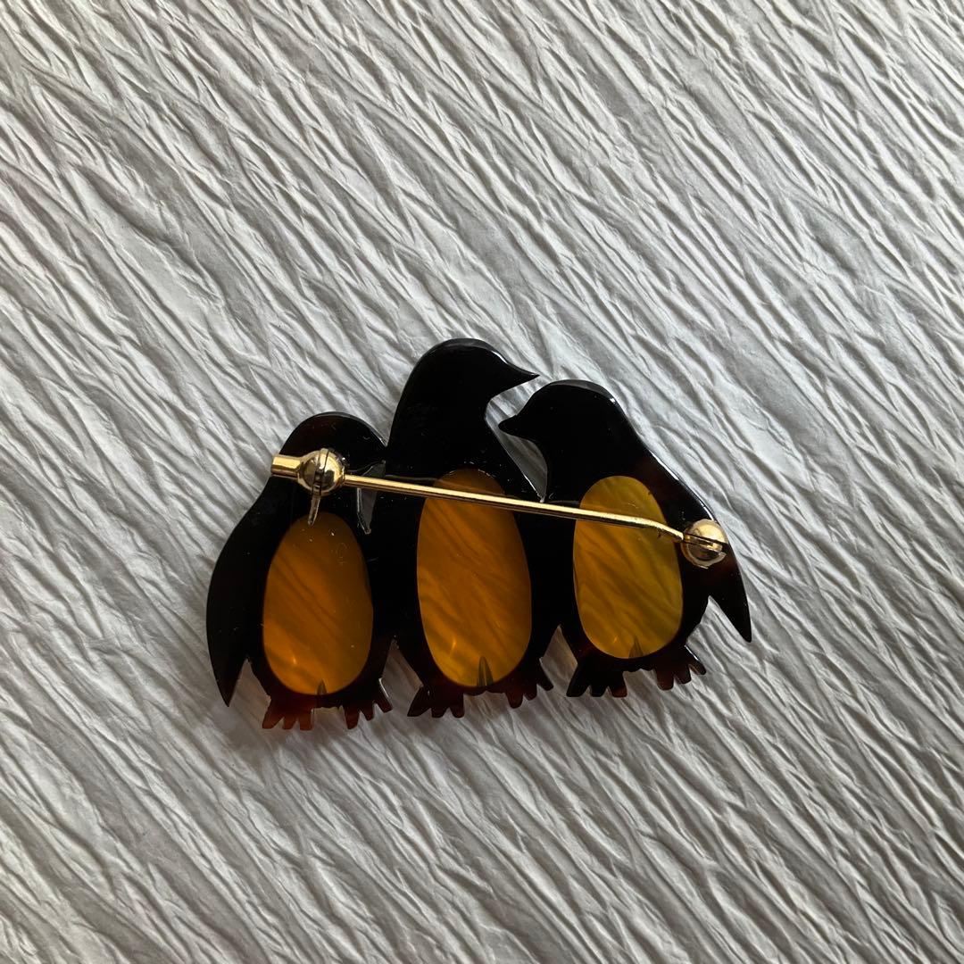 本べっこう 白甲 黒甲 仲良しペンギン ブローチ