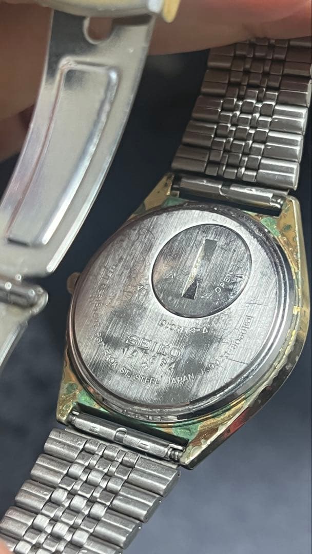 SEIKO KING QUARTZ 腕時計 ゴールド