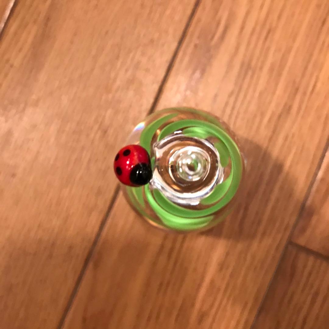 イイノナホ ペーパーウェイト ガラス クローバー てんとう虫