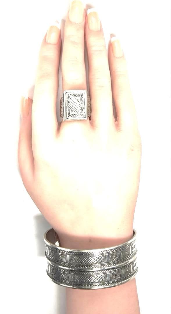 トゥアレグ族　ハンドメイド　シルバーバングル