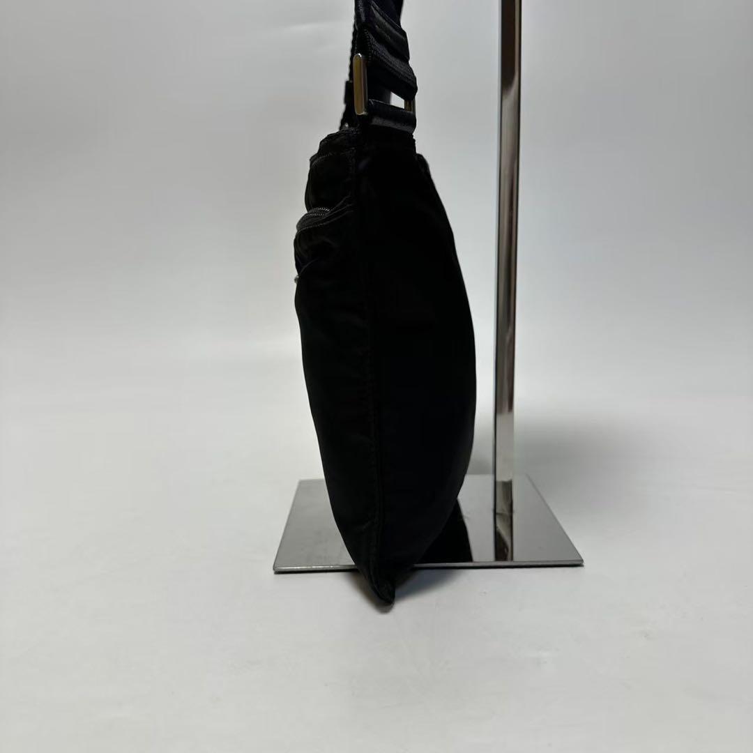専用o37【美品】プラダ　三角ロゴナイロン　ブラックショルダーバッグサコッシュ.
