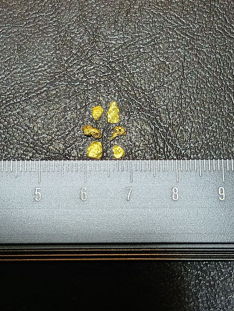 自然採取 金粒（粒状・不定形）観賞・資料用 - メルカリ