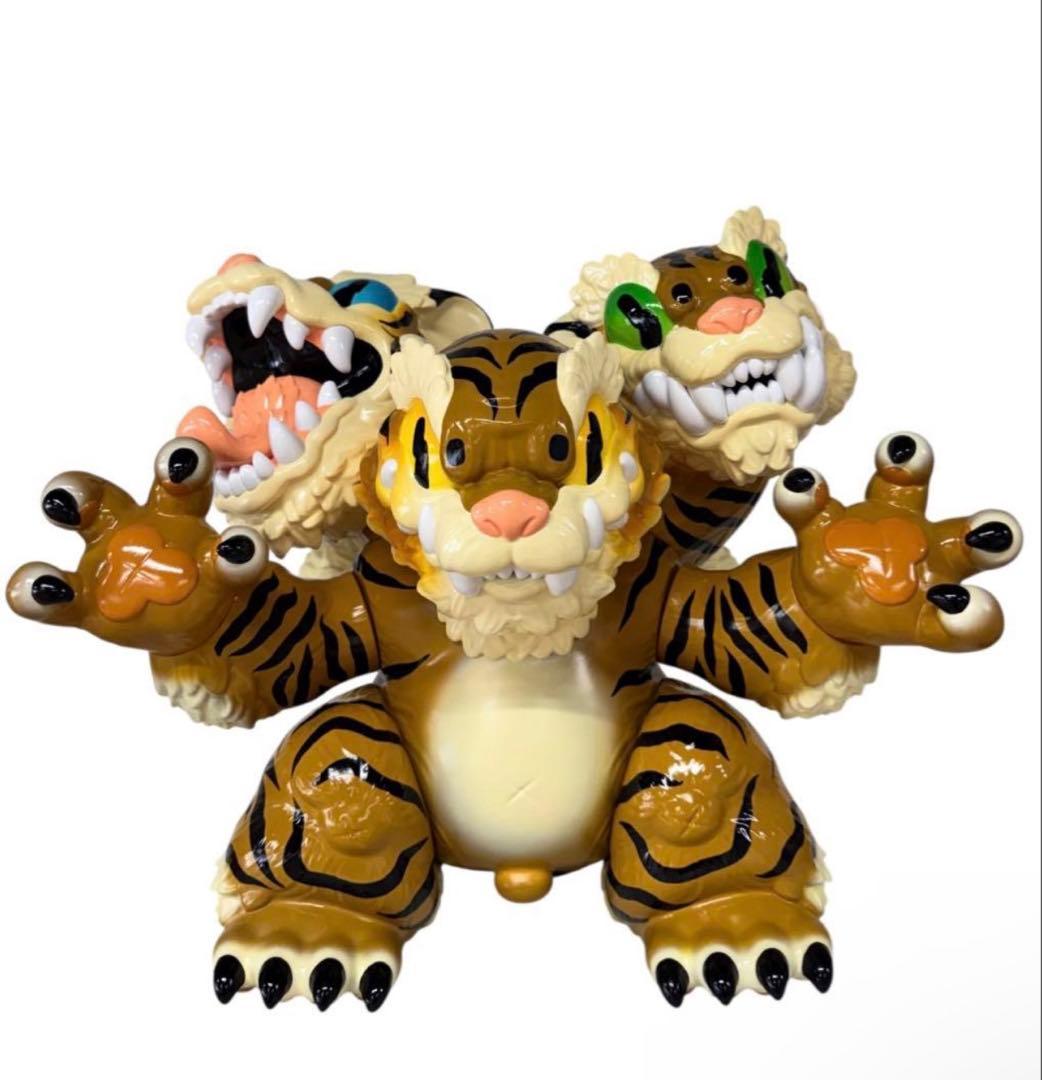 GRAPE BRAIN × STRANGECAT TOYS 三面猛虎 コショウ