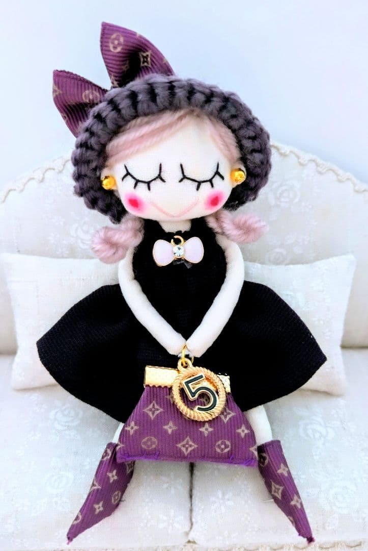 ハンドメイド ドールチャーム バッグチャーム お人形 - メルカリ