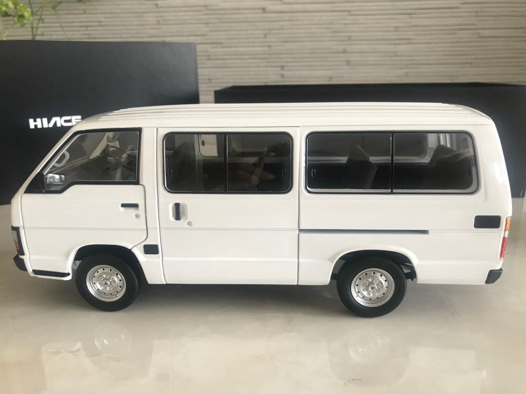 プライスダウン！トヨタハイエース1/18 TOYOTA H50 White