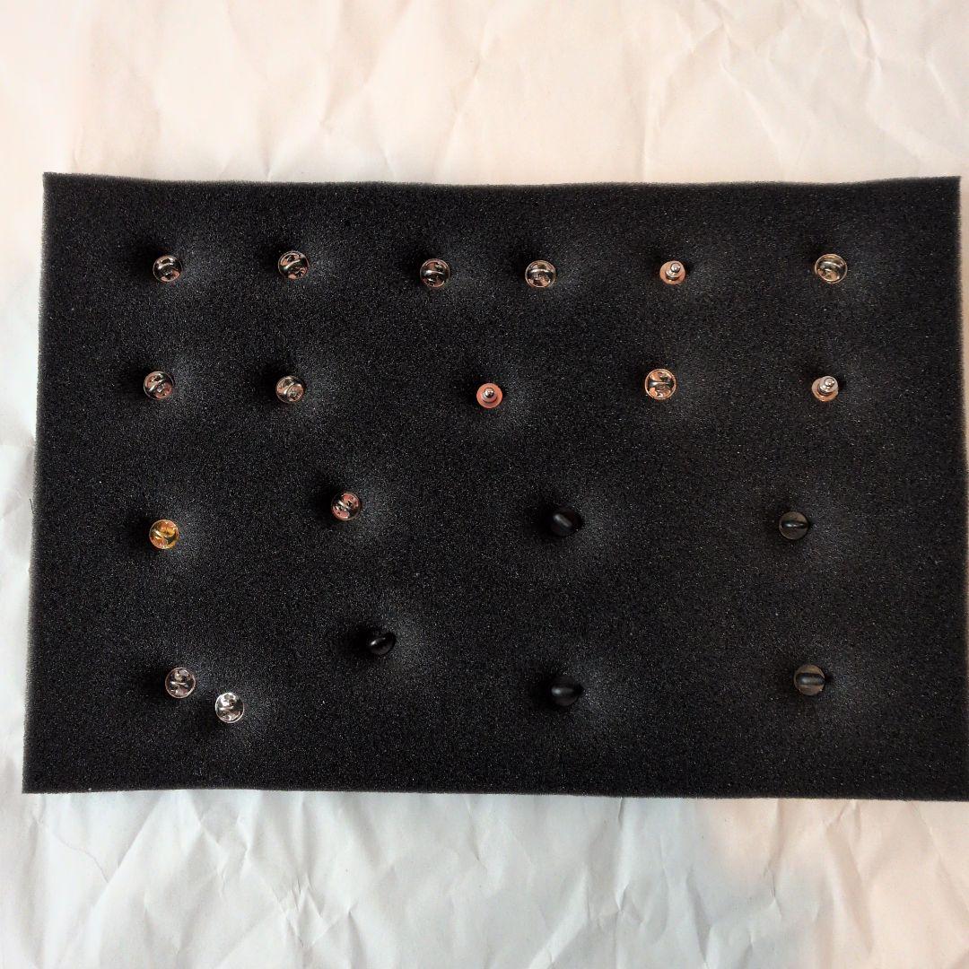 ひろ様専用 矢沢永吉さん ピンバッチ18個 ケ−ス入り 未使用に近い