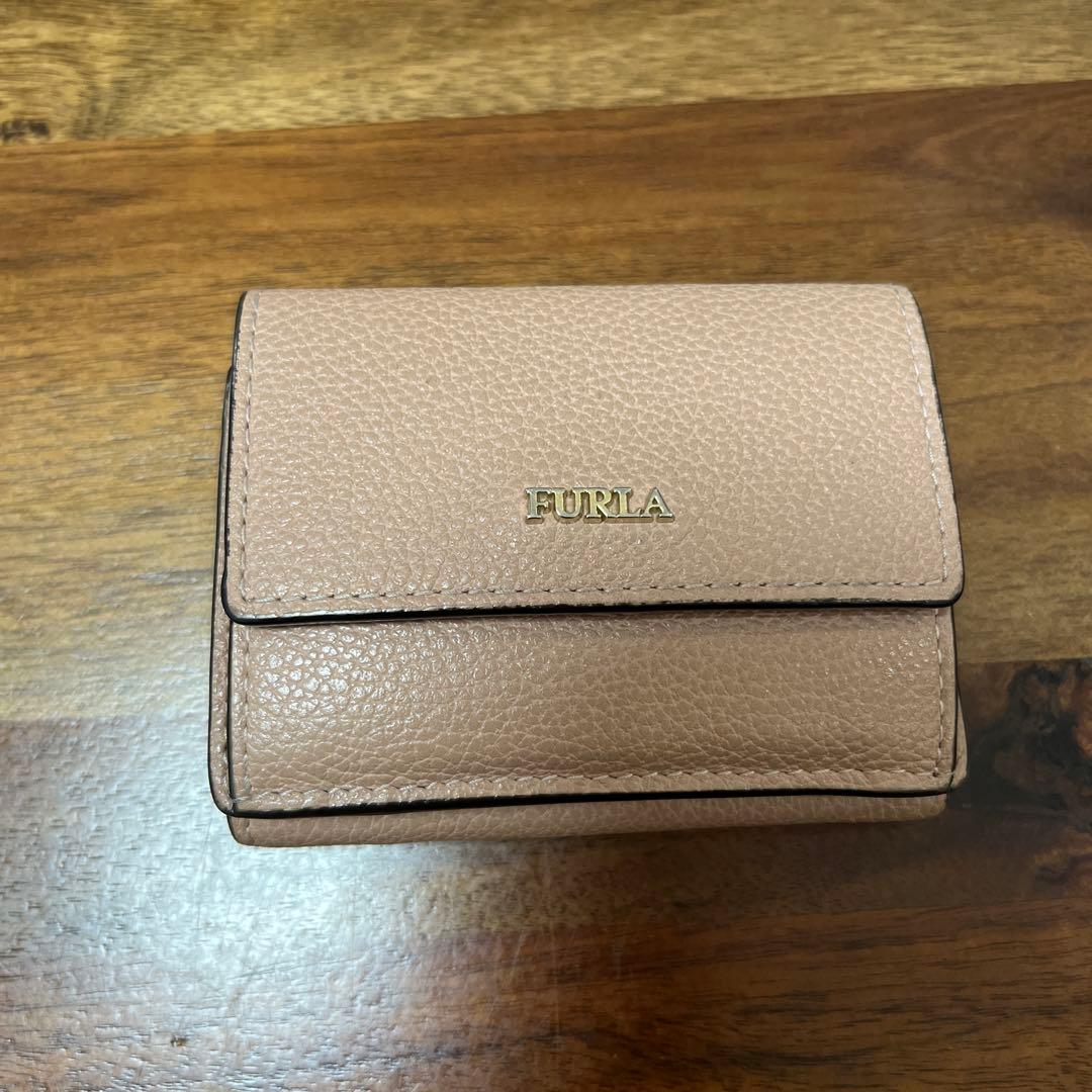 FURLA ピンクベージュ 三つ折り財布 - メルカリ