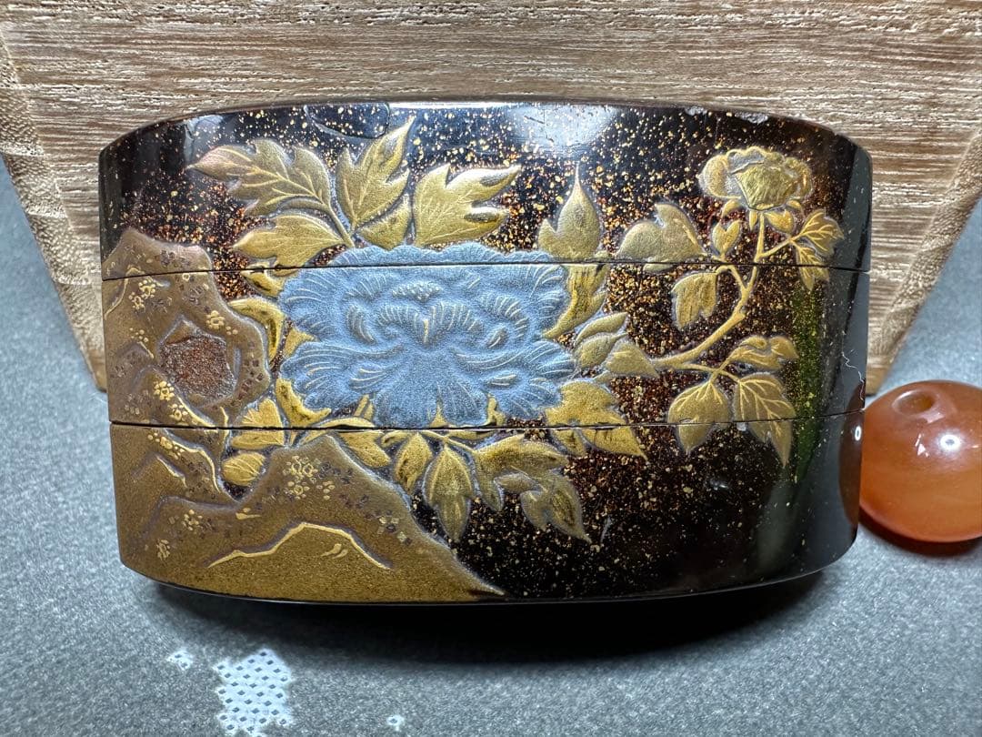 印籠　漆器　唐獅子牡丹　重箱 金色浮彫古美術品　骨董　アンティーク　彫刻 工芸品