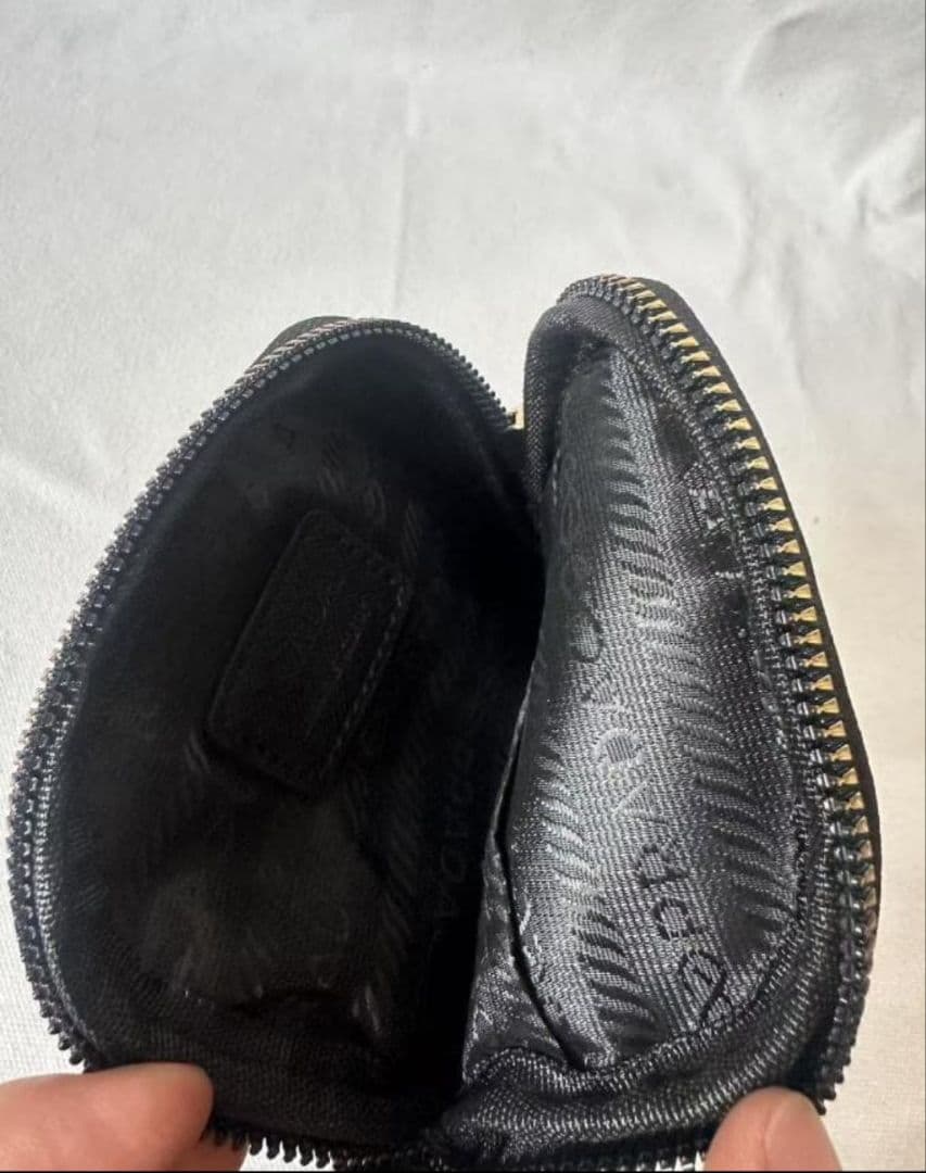 早い者勝ち PRADA スマホショルダーバッグ ブラック