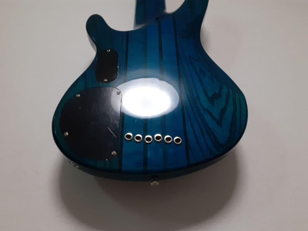 メルカリ便 playtech 6弦ベース レギュラーチューニング済み