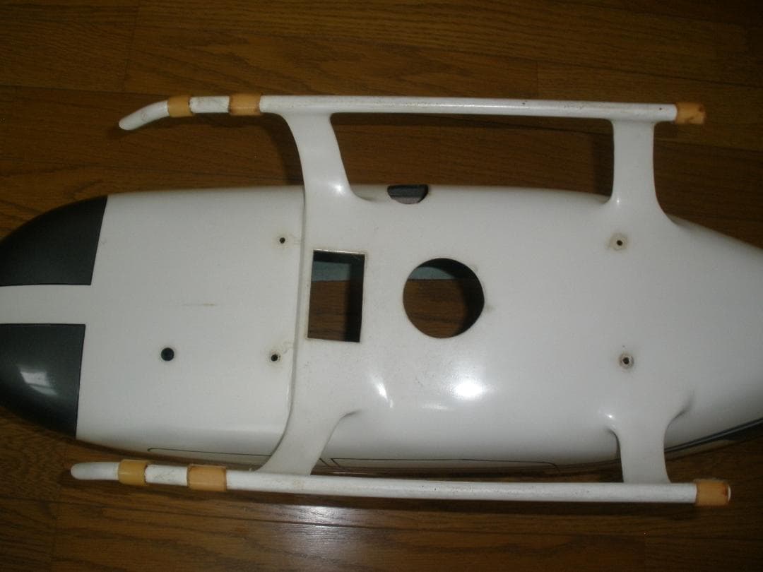 ラジコンヘリコプター　ジェットレンジャー　グラスボディ（脚付き）　ヒラモリ製