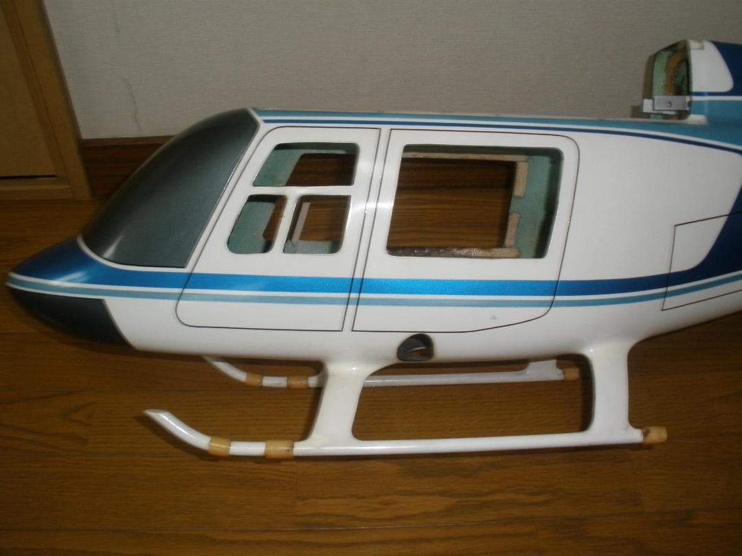 ラジコンヘリコプター　ジェットレンジャー　グラスボディ（脚付き）　ヒラモリ製