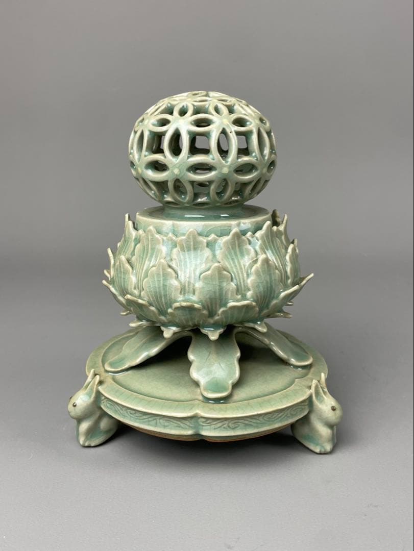 韓国人間国宝 柳海剛 共箱付 高麗 兎脚 三足香炉 青磁 透彫七宝文高麗