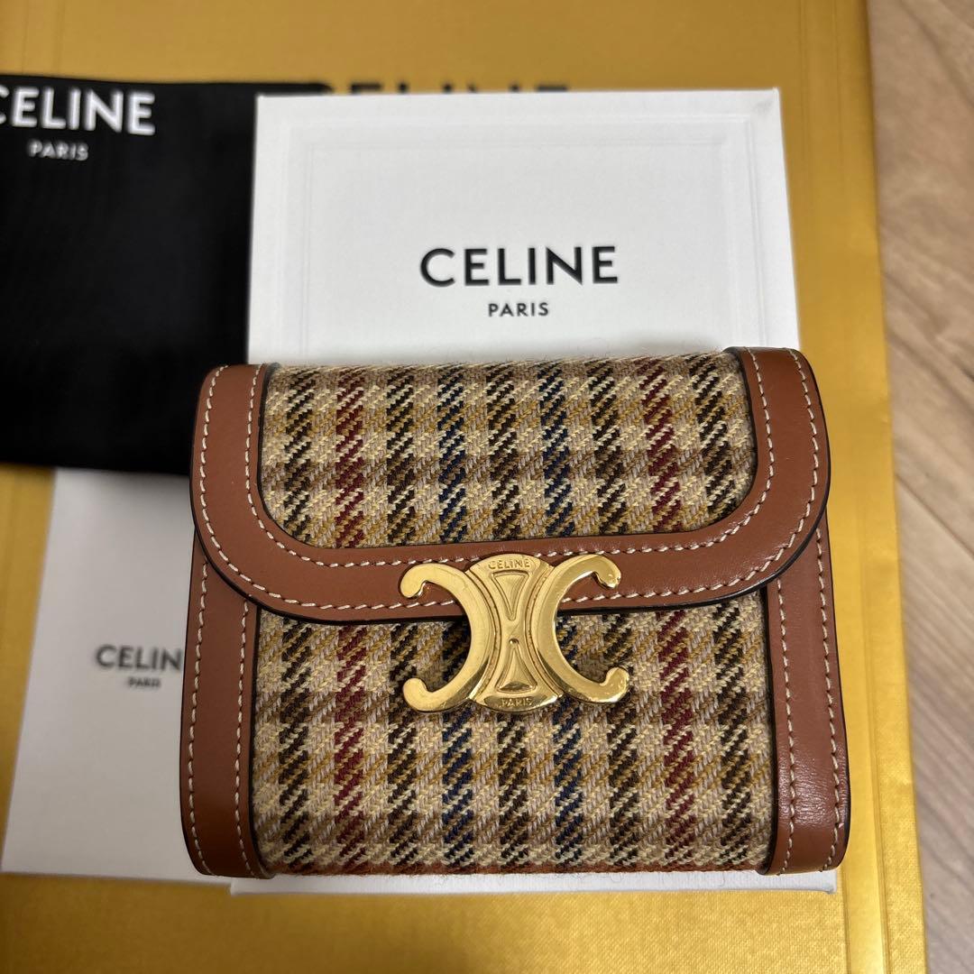 CELINE セリーヌ二つ折り財布 楽天市場】CELINE セリーヌ Triomphe Embossed Bi-Fold Wallet 二