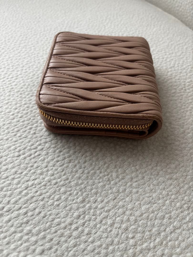 MIU MIU マテラッセ 二つ折り財布 CAMMEO 5ML522