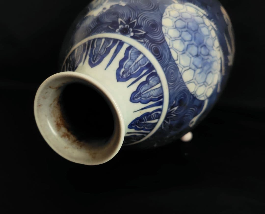 雅雨堂製 染付 壺『神獣・珍獣』高さ約30cm 渦巻文様