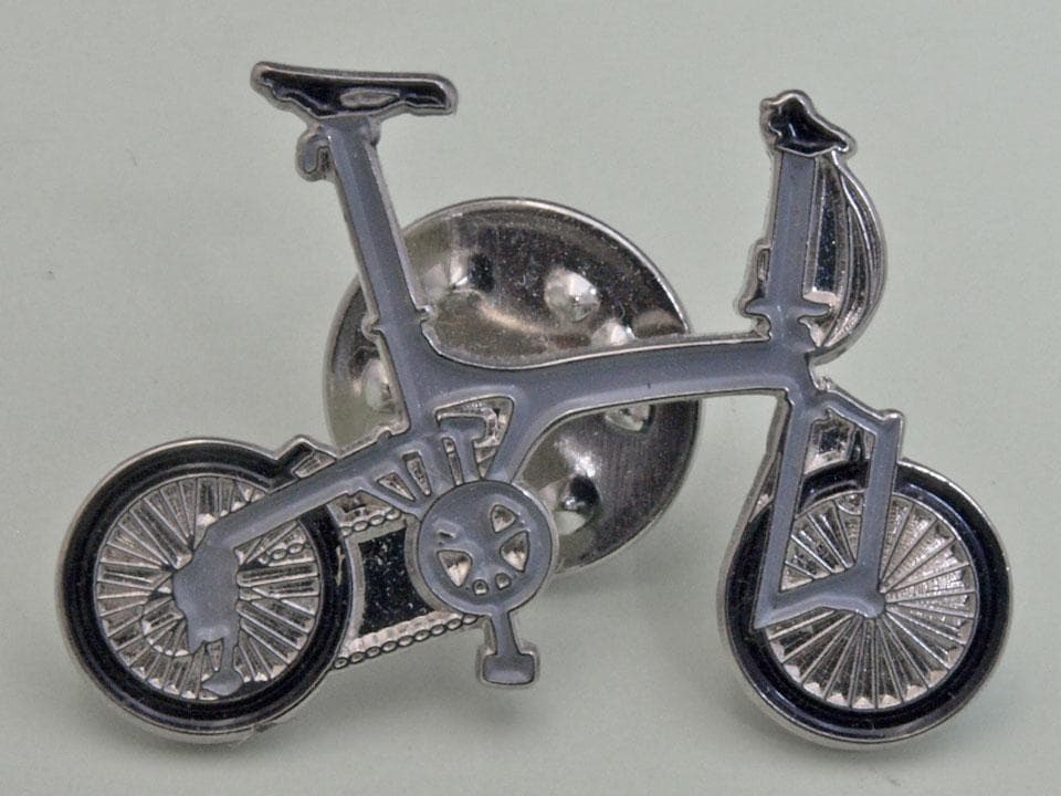 バーディー（Birdy）ピン バッジ - メルカリ