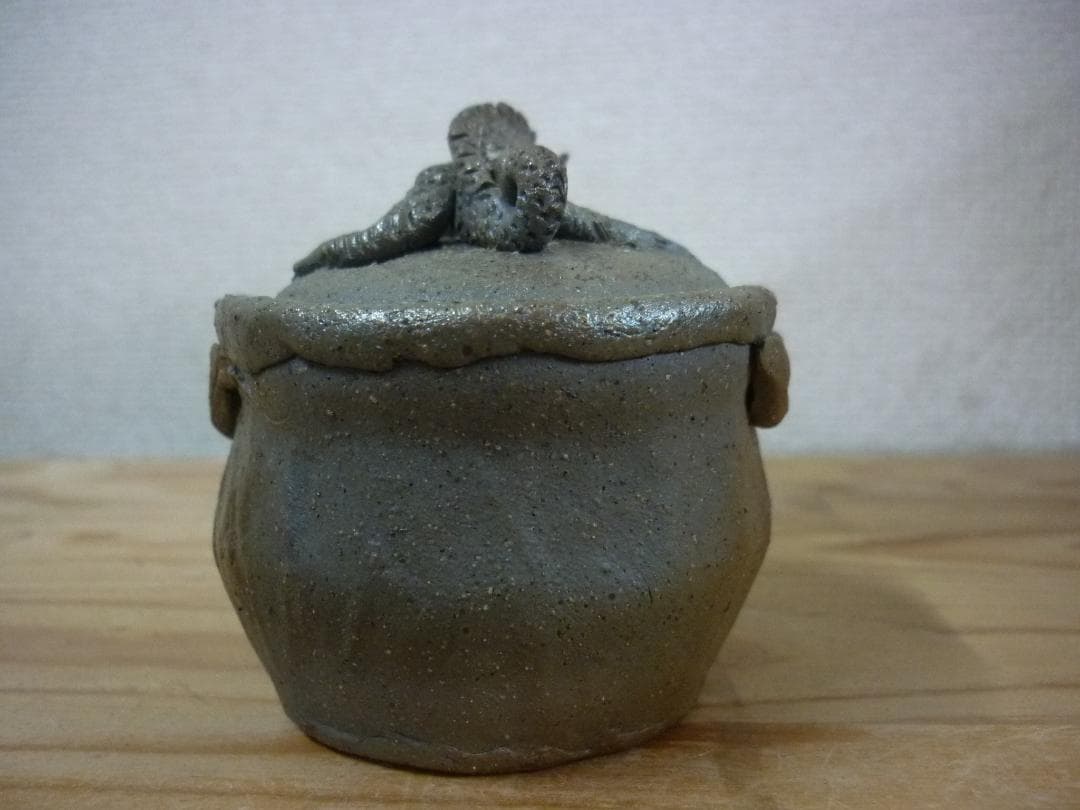 時代　備前焼の古い荒土龍宝瓶 在銘　青備前に金彩　細密龍細工