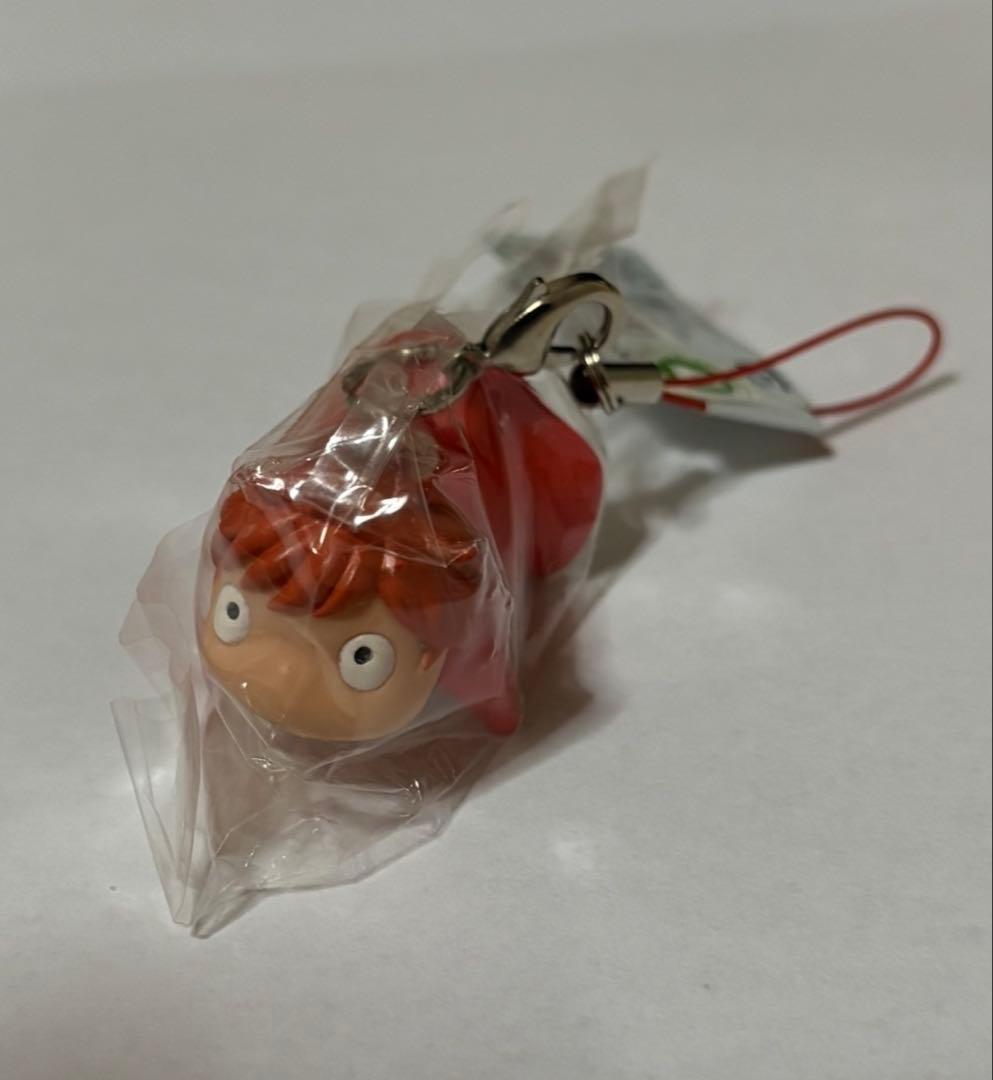 崖の上のポニョ・ポニョキーホルダー、ストラップ付き - メルカリ