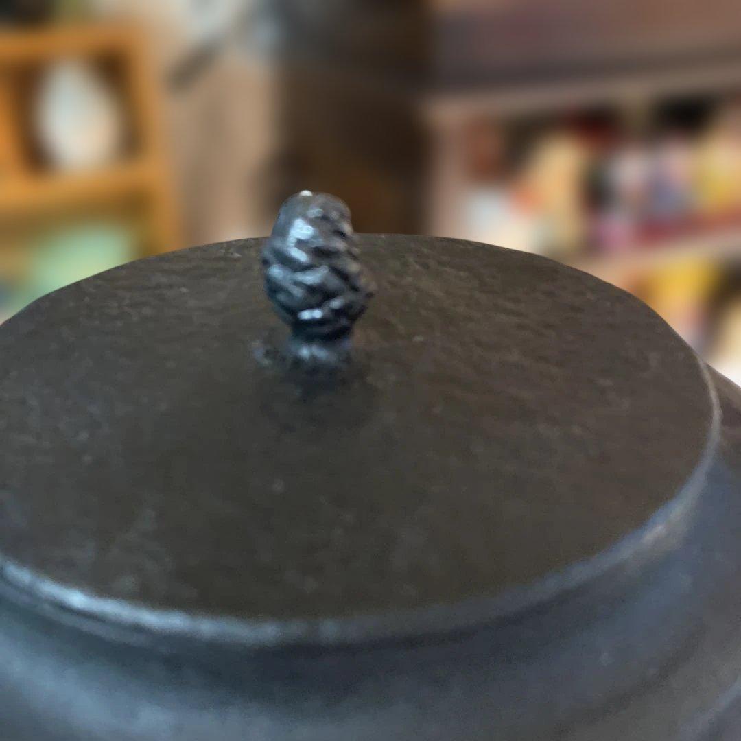 南部鉄刻印　鉄瓶　急須　茶器　梅花図　未使用品　大きめ　1.85L