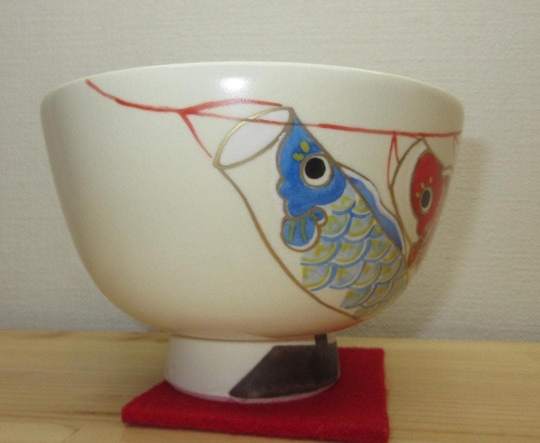送料込【逢絢亭・新品】茶道具 茶碗 京焼 白釉 鯉のぼりの図 水出宋絢 紙箱入り