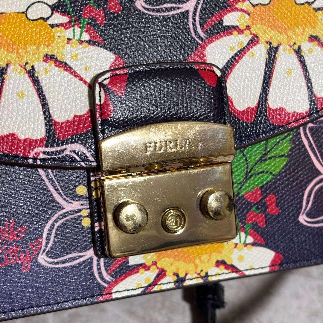 H250 美品✨FURLA フルラ　ショルダーバッグ　キティ　コラボ　チェーン