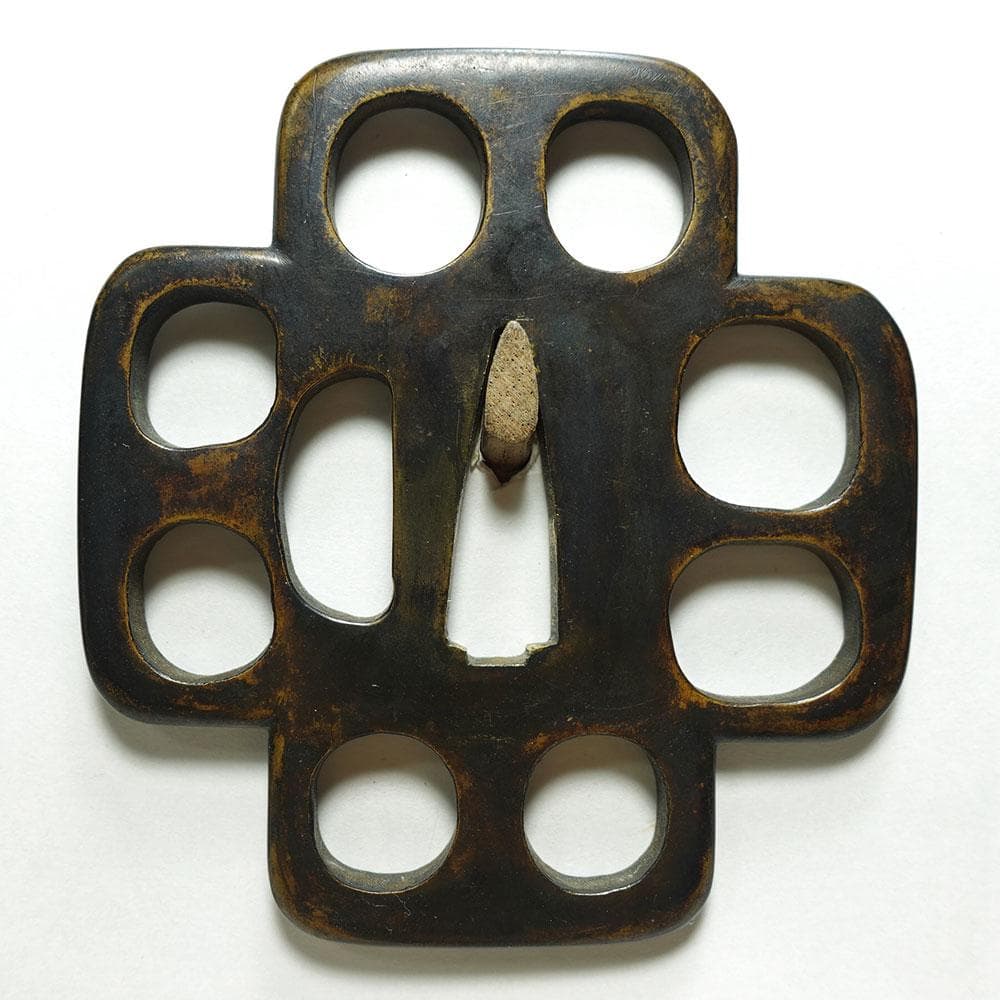 銅地十字木瓜形角九曜透鐔　無銘　片櫃孔　陰透　角耳小肉　肥後金工　肥後鐔　桐箱入