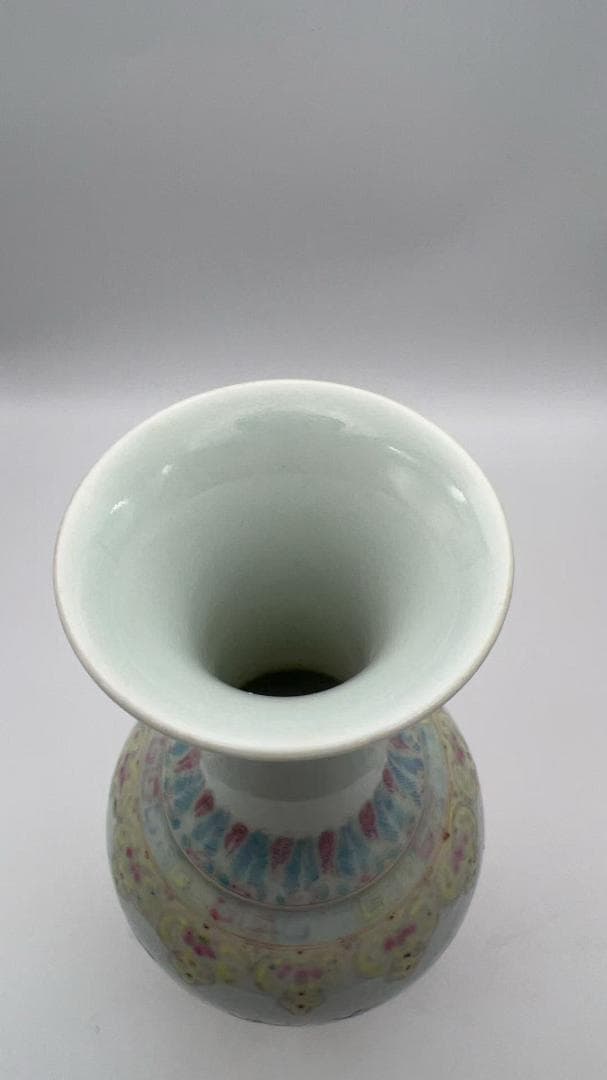 清乾隆時代 【大清乾隆年製】在銘 粉彩吉祥龍鳳文橄欖