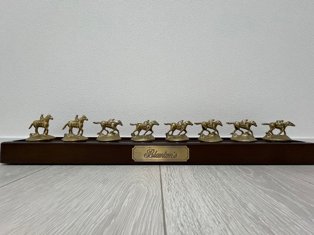 ブラントンボトルキャップディスプレイ台座 - メルカリ