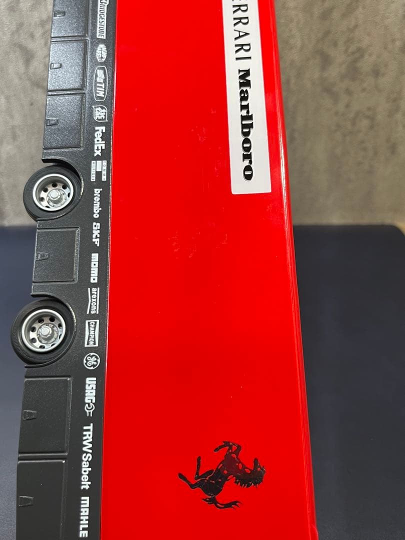 スポーツカー　フェラーリ　トランスポーター　スクーデリア　レーシングトラック