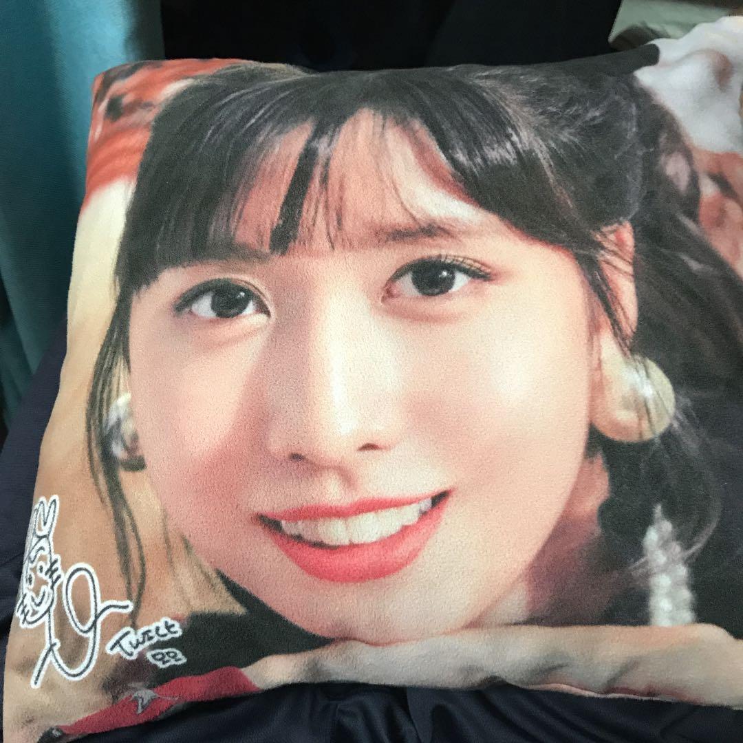 twice モモ クッション