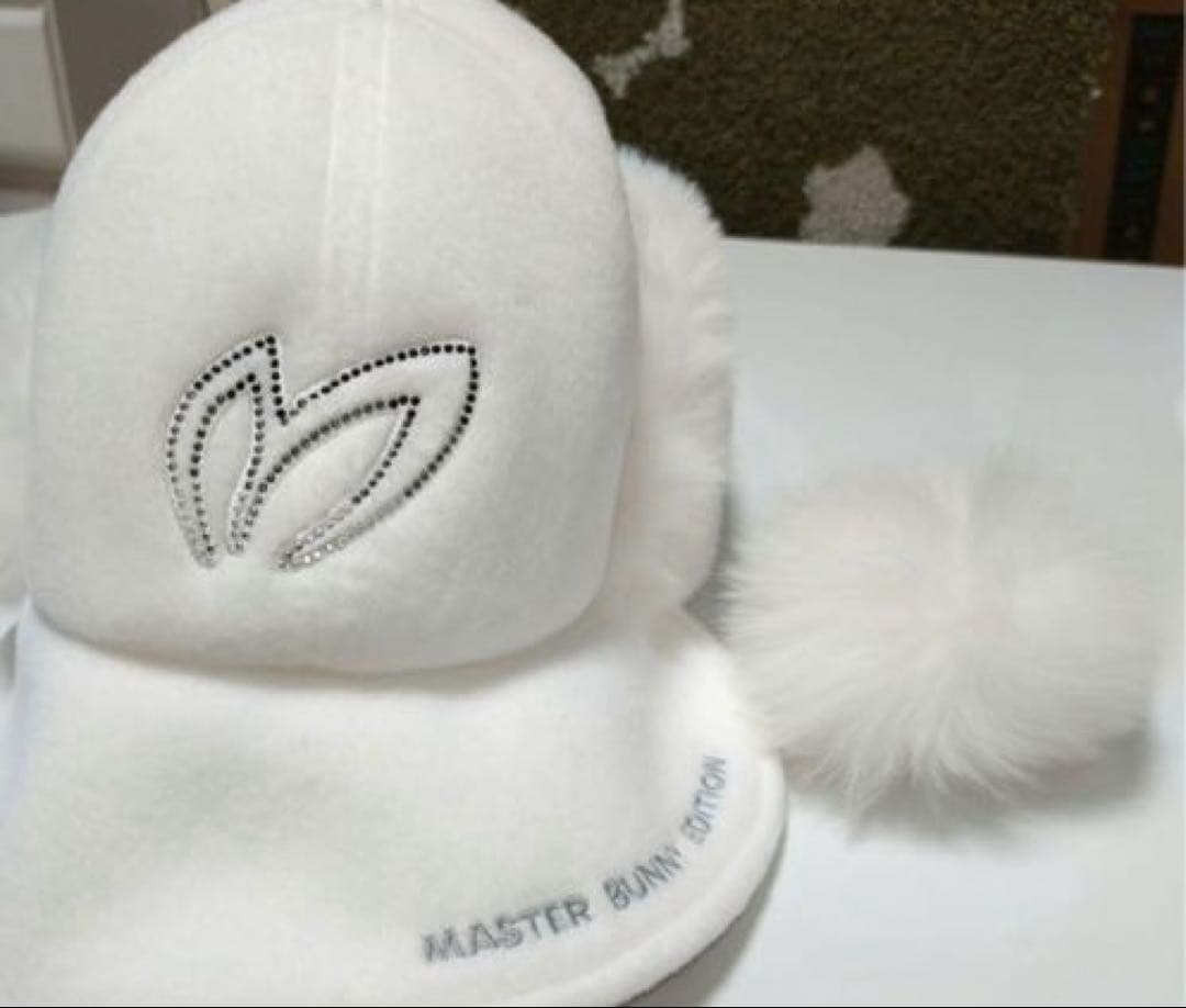 マスターバニー　ファー　耳当て付き　キャップ　ボンボン　白　ホワイト　レア　韓国