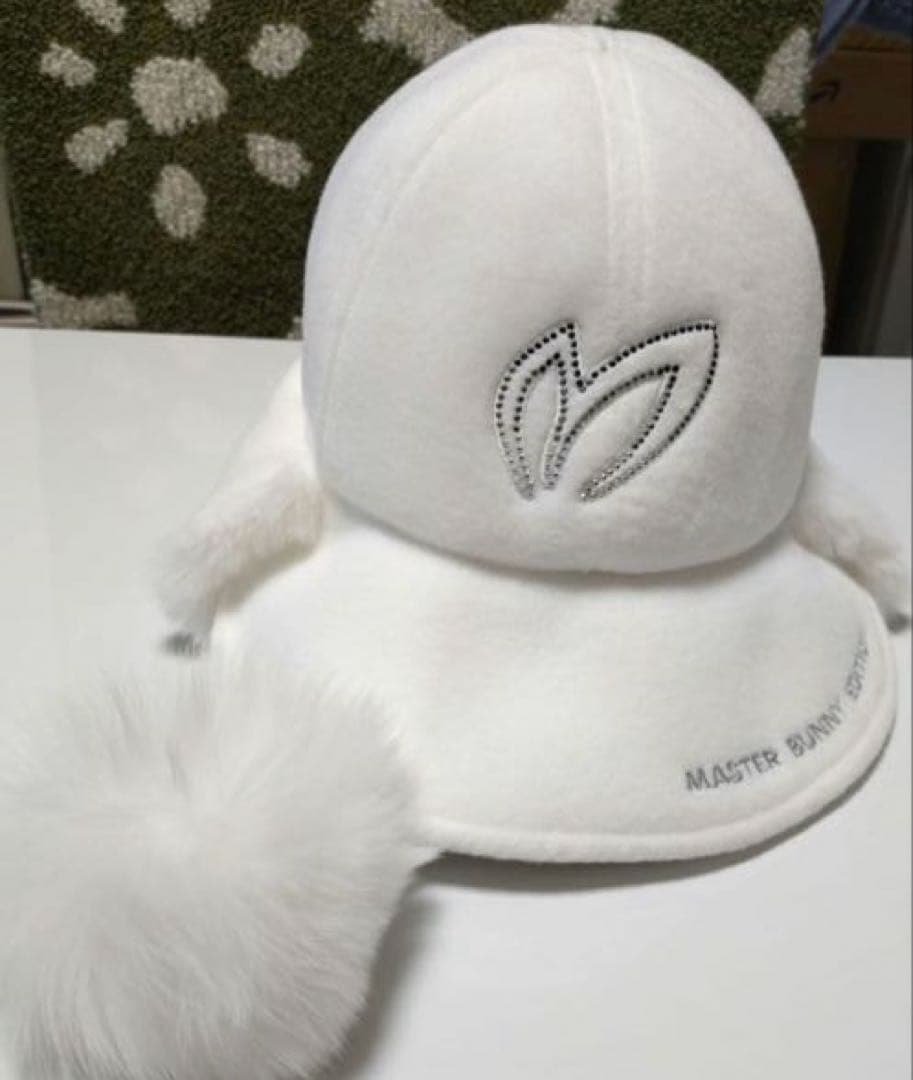 マスターバニー　ファー　耳当て付き　キャップ　ボンボン　白　ホワイト　レア　韓国