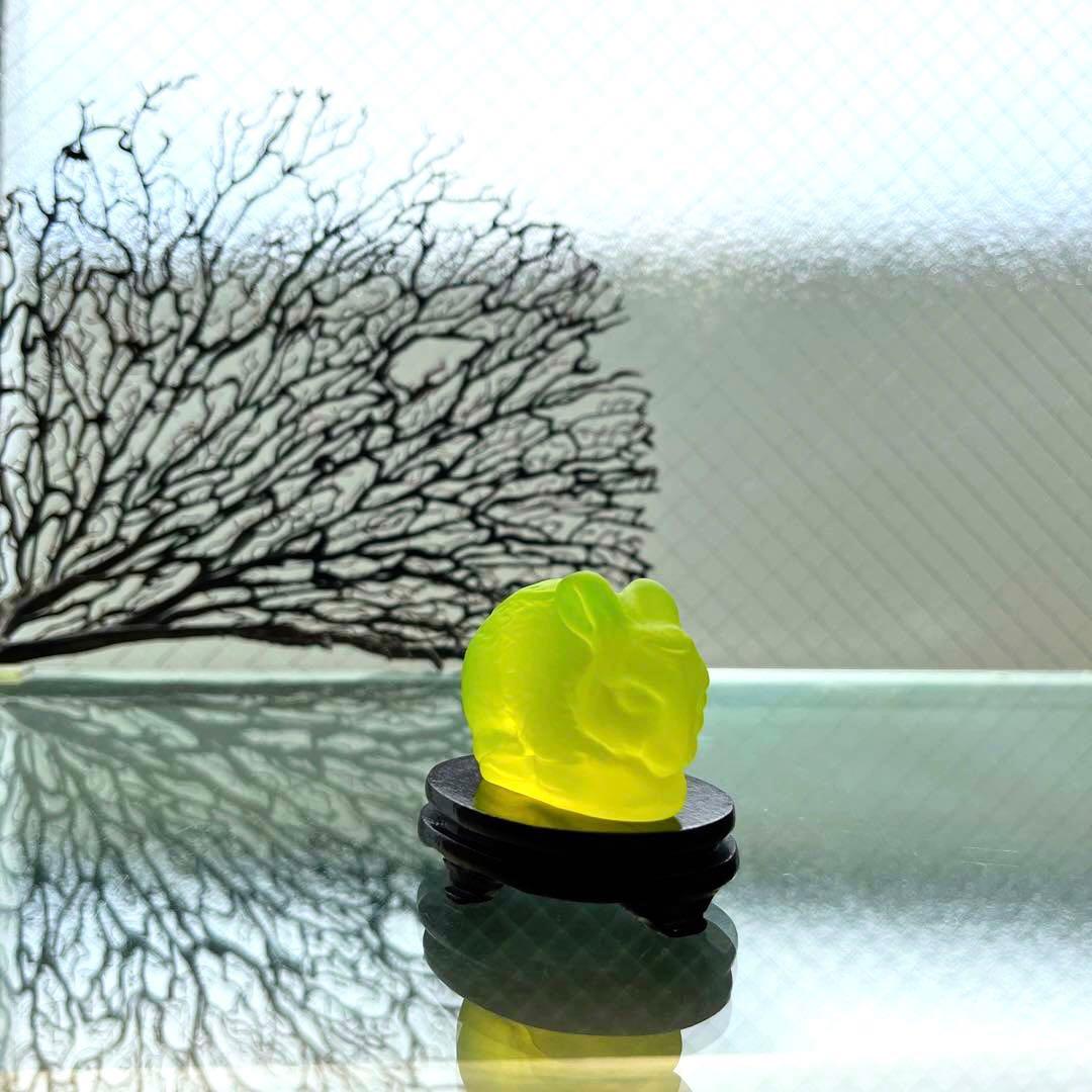 骨董時代ガラスプレス磨りガラス兎フィギュリン文鎮ウランガラス