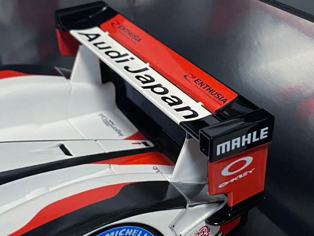 スパーク1/18 チーム郷アウディR8 ル・マン2004 優勝車荒聖治