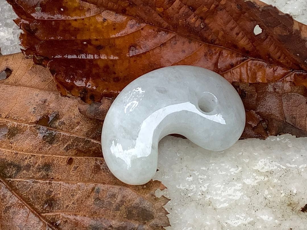 ✳ 糸魚川翡翠勾玉最高峰部類　アイスジェイド氷種　30.5mm ✳機械鑑定付‼️