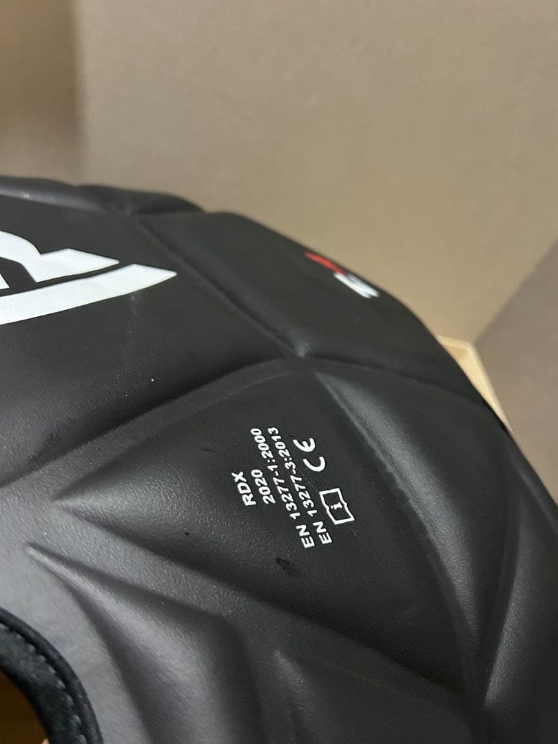 極美品RDX正規品 ボディプロテクター マヤハイドレザー 衝撃吸収素材